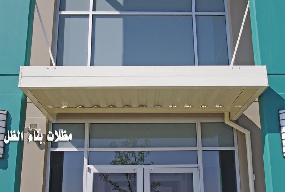 تركيب سقف ساندوتش بانل  باستخدام تقنية بناء مبتكرة تجمع بين الأداء الهيكلي القوي والعزل الحراري والصوتي وجودة عالية وحديثة